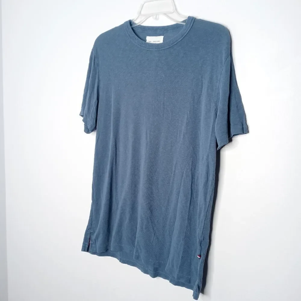 Sol Angeles navy tee size medium